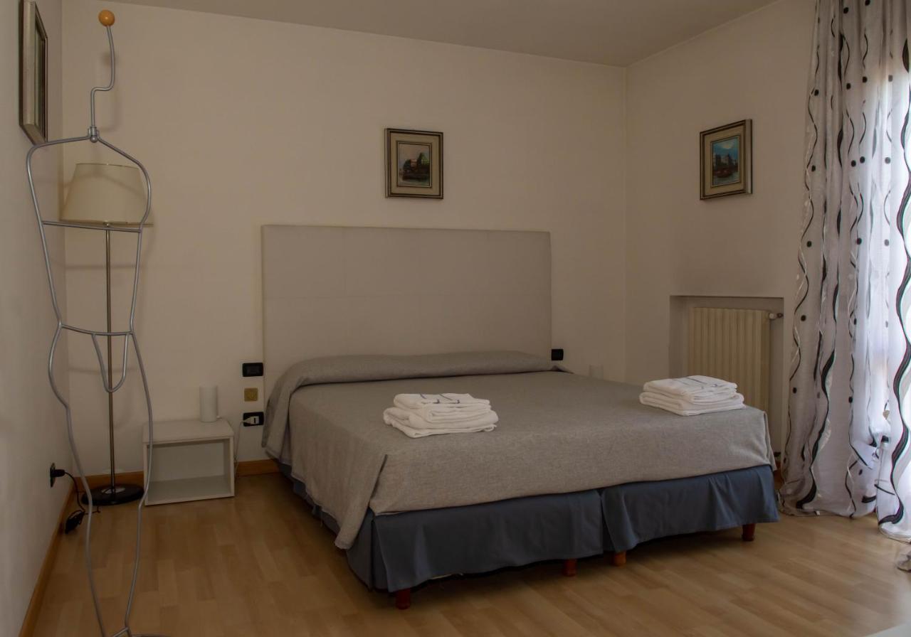 Bed And Breakfast La Sosta Ponte San Nicolò Екстериор снимка